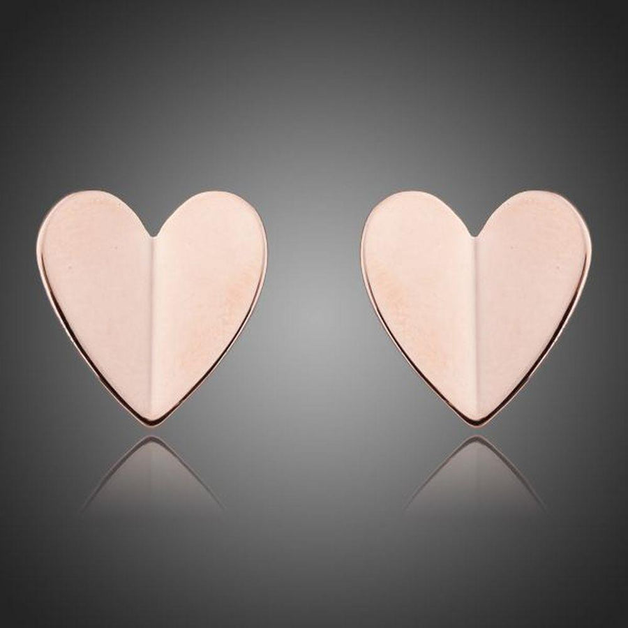 KHAISTA classic gold heart stud earrings on white background