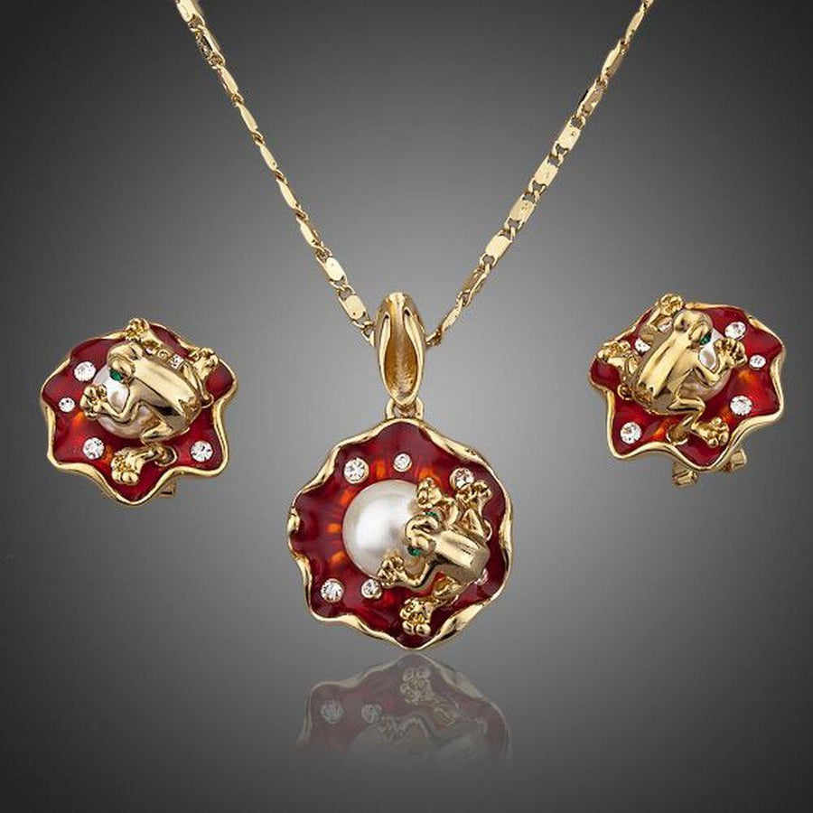 Khaista frog crystal stud earrings necklace set on white background