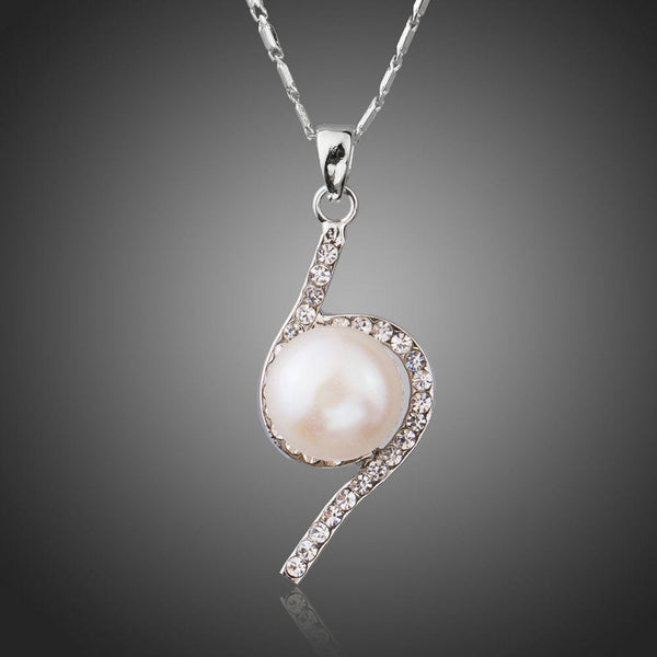 KHAISTA link chain flower pendant necklace on white background