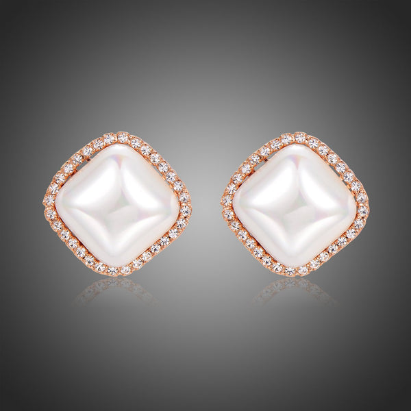 KHAISTA pearl geometric stud earrings on white background