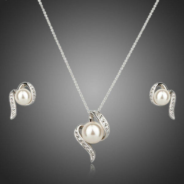 Khaista round pearl stud earrings necklace set on white background