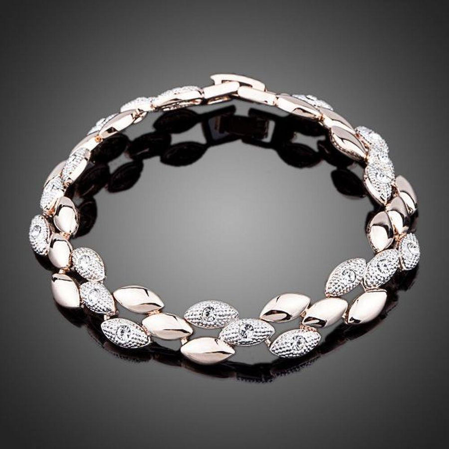KHAISTA wheat design figaro chain bracelet on white background