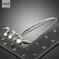 Angel wing detail on Khaista pearl set