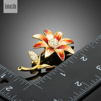 Daisy petal design on Khaista flower brooch