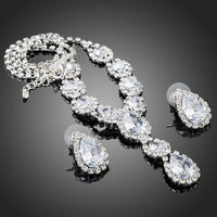 Close-up of white CZ on Khaista bright set