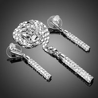 Close-up of white cylindrical crystals on Khaista set