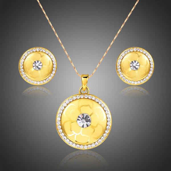 Khaista gold floral bridal pendant necklace set on white background