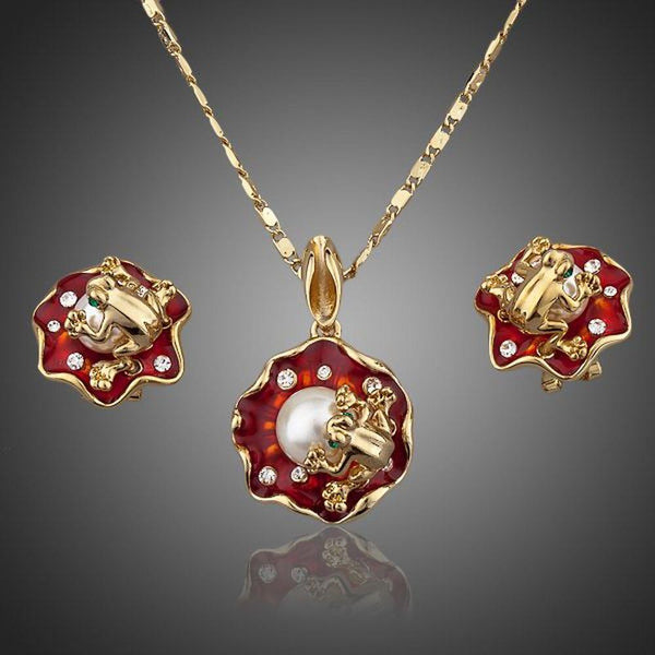 Khaista frog crystal stud earrings necklace set on white background