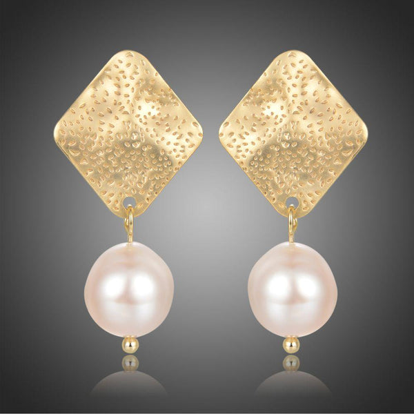 KHAISTA geometric pearl waterdrop dangle earrings on white background