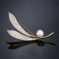 Branch and leaf detail on Khaista pearl gold brooch