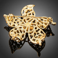 Close-up of pearl on Khaista gold flower brooch
