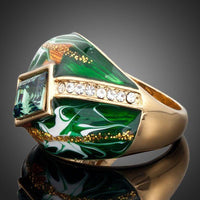 Close-up of green oil paint stones on Khaista crown ring
