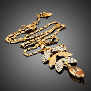 Khwabeeda Crystal Design Pendant Necklace - KHAISTA Fashion Jewellery