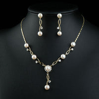 Close-up of pearl and Austrian crystals on Khaista vine set