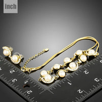 Pearl charm detail on Khaista necklace set