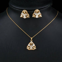 Side angle view of Khaista triangle flower set