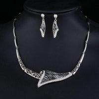 Close-up of Stellux crystals on Khaista zebra set